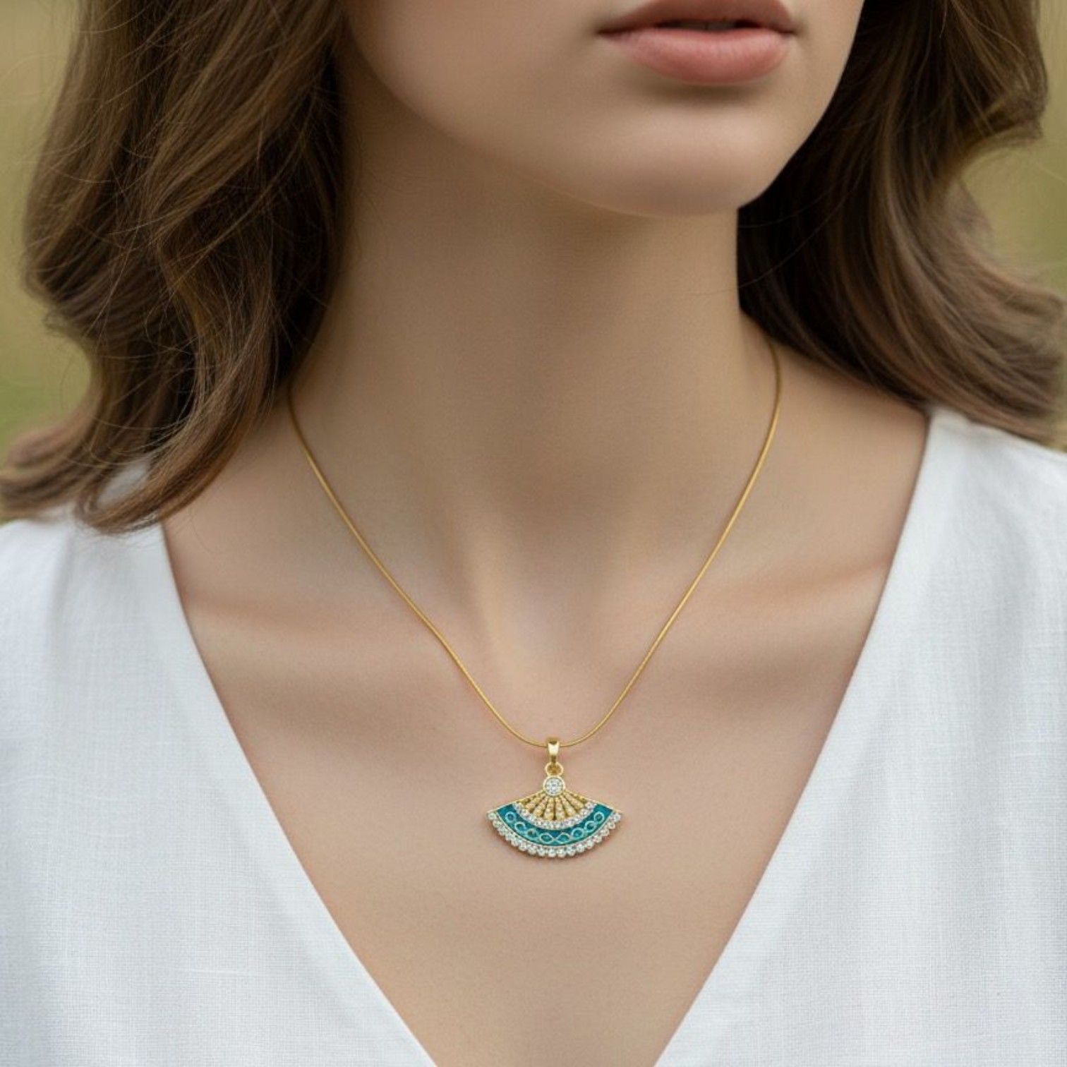 Taşlı Yelpaze Kolye