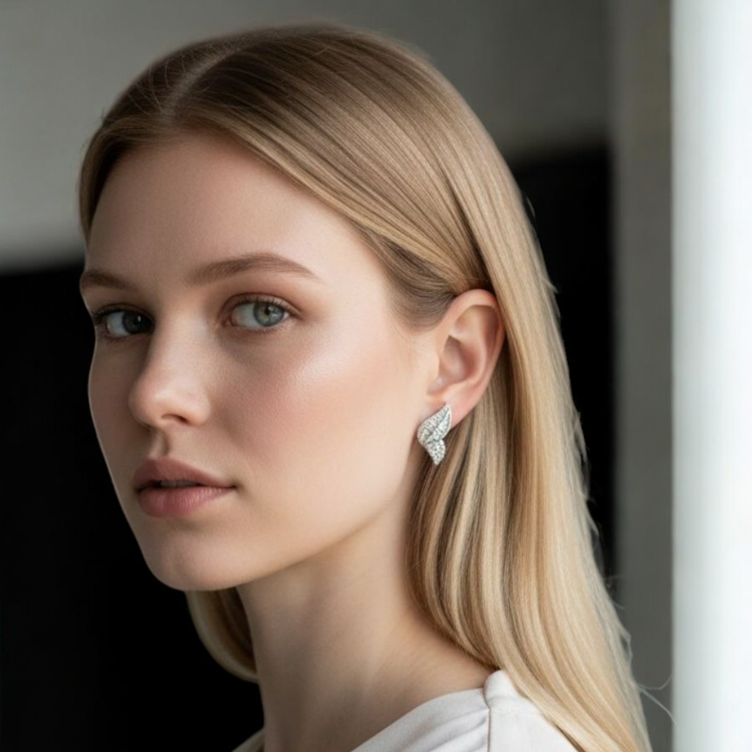 Zirkon Taşlı Tasarım Küpe