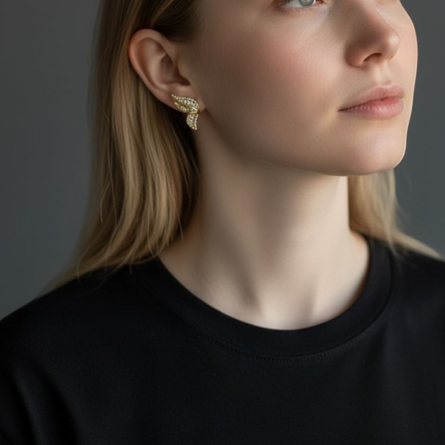 Zirkon Taşlı Tasarım Gold Küpe